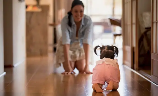 Une maman et son enfant