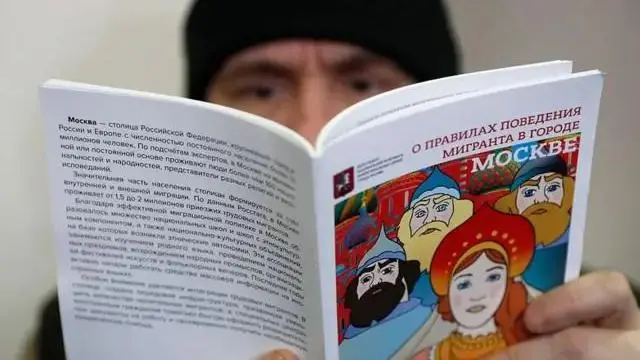 Kotibani ishxonada to‘ppa-to‘g‘ri urishgan. Old va orqa tomondan ayol porno video