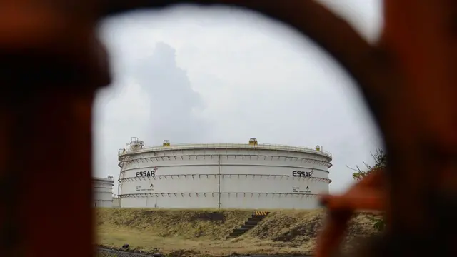 अहमदाबादच्या एका ऑईल रिफायनरीचं दृश्य