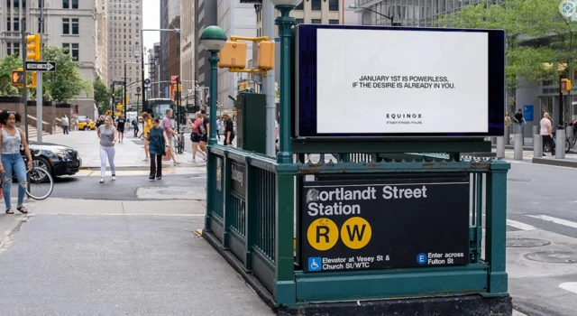 ‘이퀴녹스’의 “안티-뉴 이어” 캠페인은 “당신이 뭔가를 원하면 1월 1일에는 그 욕망 때문에 절제를 잃을 수 있다”는 의미를 담고 있다 