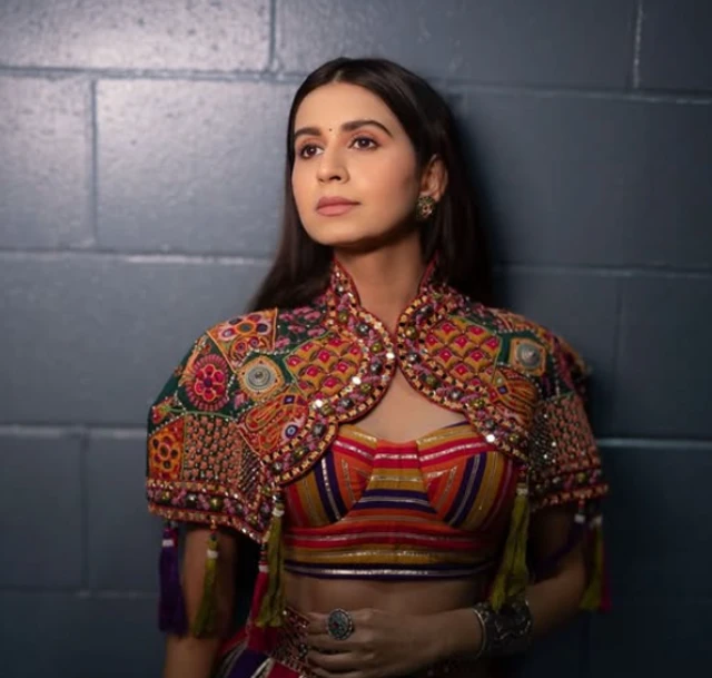 બીબીસી ગુજરાતી ગાયિકા કિંજલ દવે સગાઈ વિવાદ બ્રાહ્મણ સમાજ ધ્રુવિન શાહ