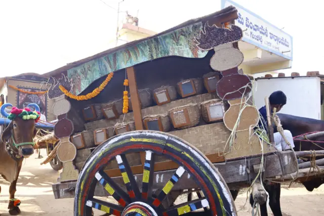 బండ్లలో చిరుధాన్యాలు