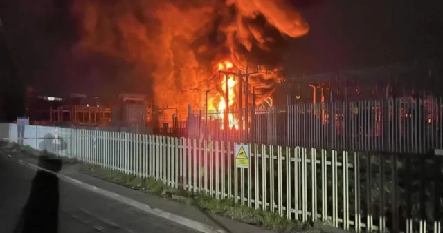 ஹீத்ரோ விமான நிலையம், லண்டன், பிரிட்டன், விமானங்கள்