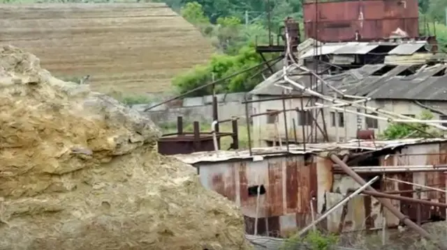 કોલાર ગોલ્ડ ફિલ્ડમાં બિસ્માર ઇમારતોની તસવીર