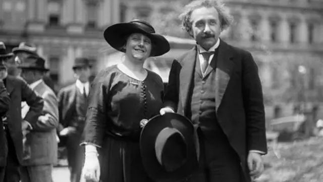 gawa hawakuwa na watoto pamoja.Elsa Einstein na Albert Einstein walikuwa binamu 