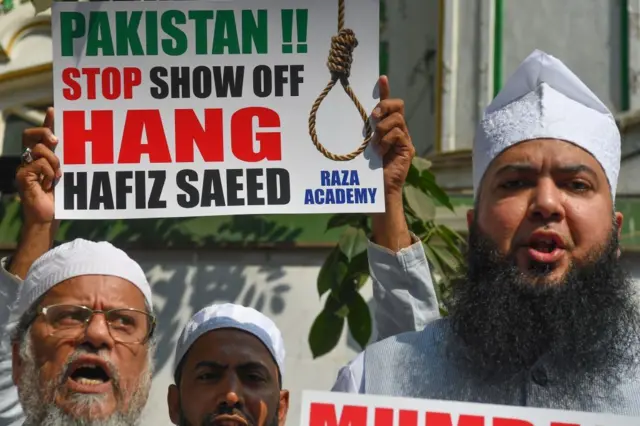 राजनीतिक फायदे के लिए हाफ़िज़ का जिक्र?