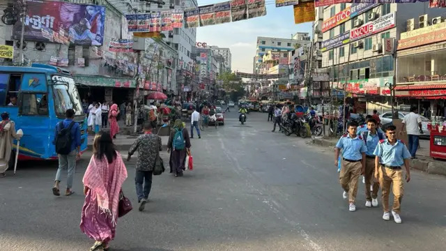 সকাল আটটার দিকে রাজধানীর ফার্মগেট এলাকা