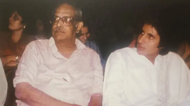 இயக்குனர் ஹிருஷிகேஷ் முகர்ஜியுடன் அமிதாப் பச்சன்