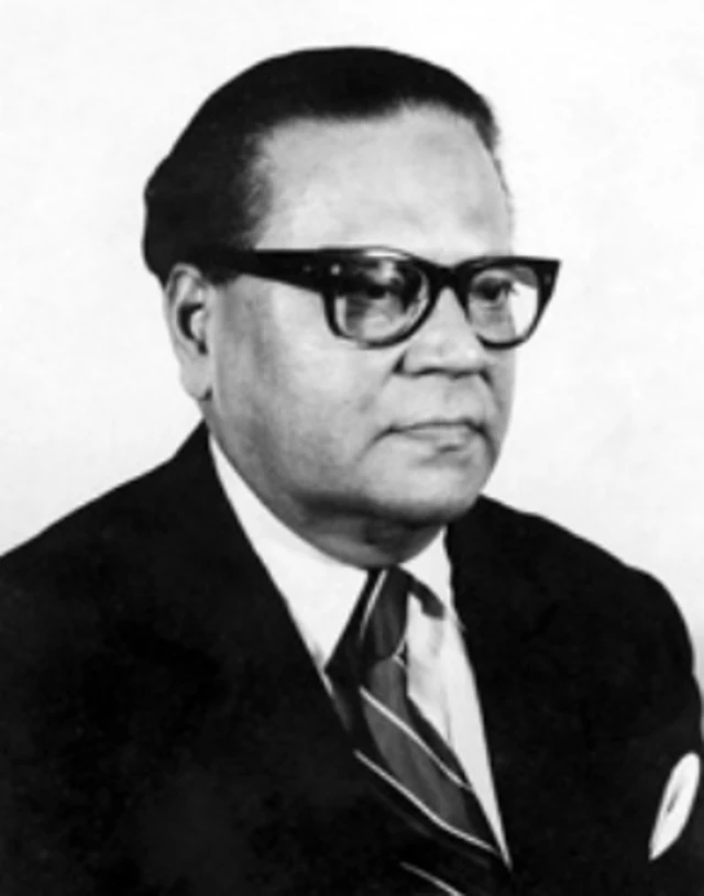 বাংলাদেশের তৎকালীন রাষ্ট্রপতি আবুল ফজল মোহাম্মদ আহসান উদ্দীন চৌধুরী