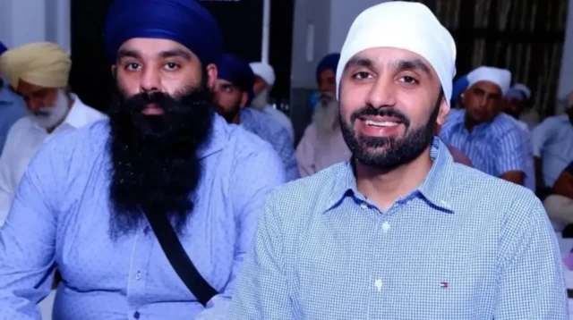ਜਗਤਾਰ ਸਿੰਘ ਜੌਹਲ (ਸੱਜੇ) ਆਪਣੇ ਭਰਾ ਗੁਰਪ੍ਰੀਤ ਨਾਲ