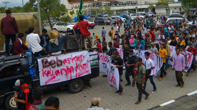 Aksi unjuk rasa masyarakat Nagari Air Bangis untuk menolak usulan proyek strategis nasional