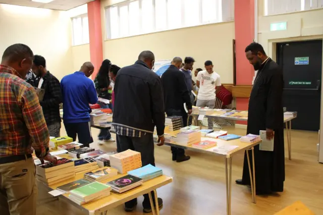 ምሕታምን ምዝርጋሕን መጻሕፍቲ ሰማያት ኣብ መጋቢት 2025 ኣብ ከተማ ማንቸስተር ዝገበሮ ምርኢት መጻሕፍቲ