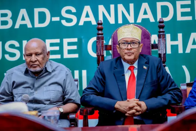 Khubbad jeedintii Cirro ee labada aqal baarlamaan