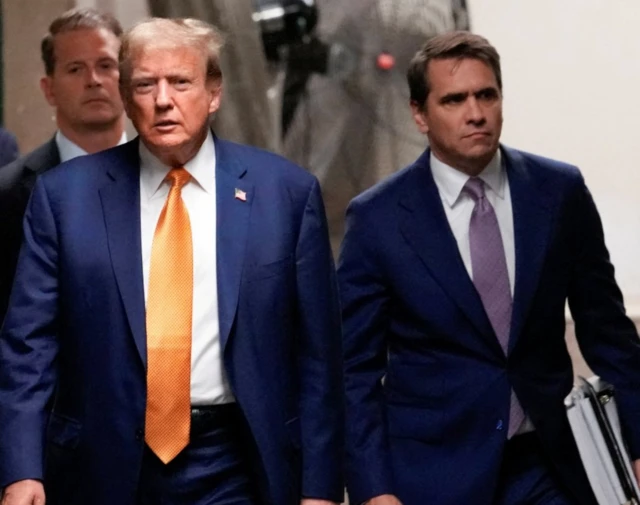 Trump mahkeme çıkışında kısa bir açıklama yaptı