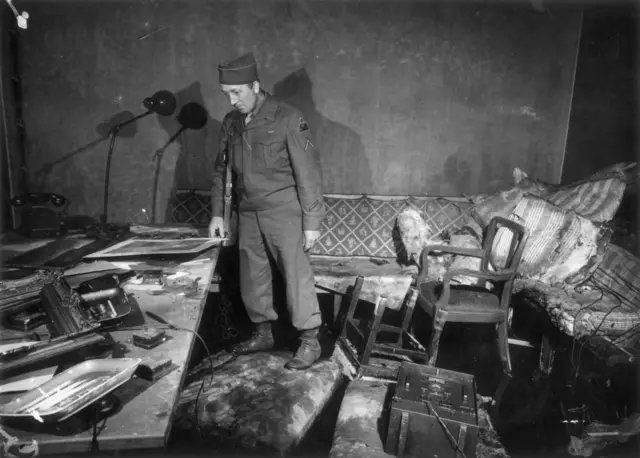 ஹிட்லர் மற்றும் அவரது மனைவி ஈவா பிரௌன் தற்கொலை செய்துகொண்டதாக கருதப்படும் பங்கர்