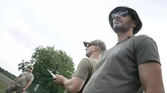 Des soldats s'essaient au pilotage de drones