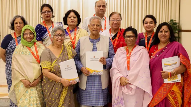 গত ১৯শে এপ্রিল প্রধান উপদেষ্টার কাছে নারী বিষয়ক সংস্কার কমিশনের রিপোর্ট হস্তান্তর করেন কমিশন সদস্যরা