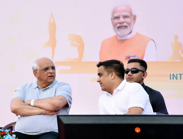 गुजरात के मुख्यमंत्री भूपेंद्र पटेल के साथ राज्य के गृह मंत्री हर्ष संघवी (फ़ाइल फ़ोटो)