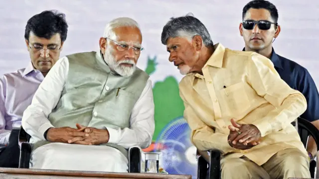 पंतप्रधान नरेंद्र मोदी यांच्यासोबत आंध्र प्रदेशचे मुख्यमंत्री चंद्राबाबू नायडू