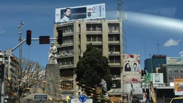 مجسمه فردوسی در میدان فردوسی تهران