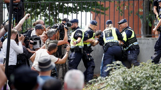 स्वीडन में कुरान जलाने की घटना