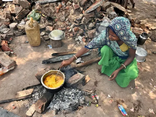 બીબીસી ગુજરાતી, ગુજરાત, ચંડોળા, બાંગ્લાદેશી, પોલીસ કાર્યવાહી, તંત્રની કાર્યવાહી, અમદાવાદ મ્યુનિસિપલ કૉર્પોરેશન