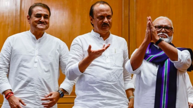 अजित पवार 