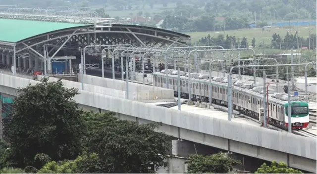 বাংলাদেশের প্রথম মেট্রোরেলের যাত্রা শুরু হয়েছে বুধবার দুপুরে