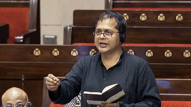 साकेत गोखले