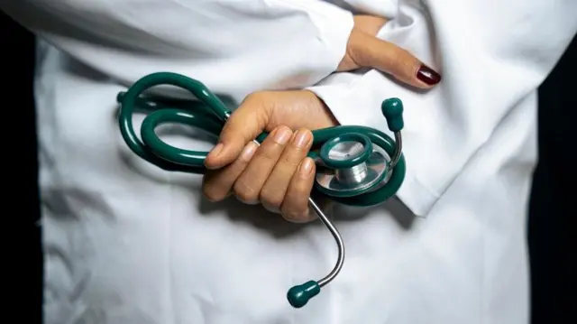 போராக்ஸ் எனப்படும் உப்பில், போரேட் மற்றும் போரிக் அமிலம் கலந்து இருப்பதாகக் கூறுகிறார் குடலியல் மருத்துவ நிபுணர் வி.ஜி. மோகன் பிரசாத்