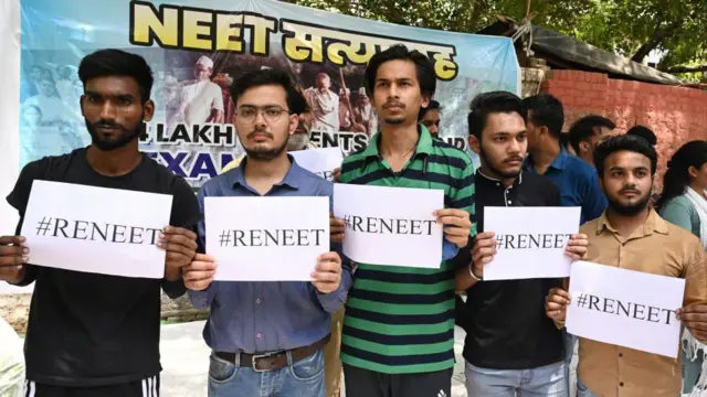 நீட் தேர்வை எதிர்கொள்ள முடியாமல் தமிழ்நாட்டில் இரண்டு மாணவிகள் தற்கொலை.