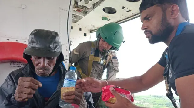 "මම ඇත්තටම බය වුනා. ඒ වෙලාවේ හිතුනා ගංවතුරට අහුවෙලා මැරෙයි කියලා."