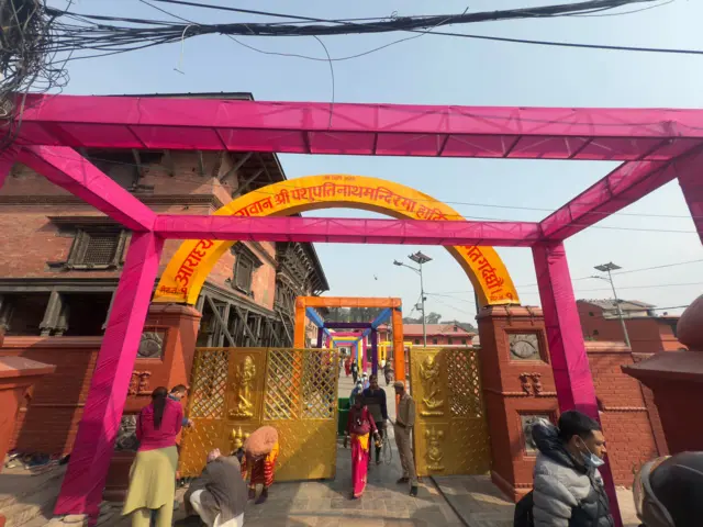 महाशिवरात्रीमा सजाइएको पशुपतिनाथ मन्दिर