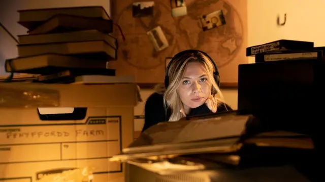 ስያን ኤለሪ፡ ሮዝ-ሜሪ ኣብ ፔኒፎርድ ፋርም ብዛዕባ ዘጋጠምዋ ፍጻመታት ዝገለጸትሎም ብዙሕ ማህደር ቪድዮን ሬድዮን ርእያ