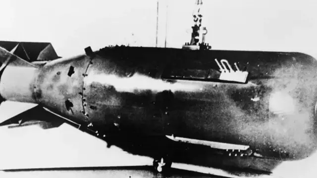 "Little Boy," ikiwa imebeba uranium iliyorutubishwa kwenye kiwanda cha Y-12, iliua makumi ya maelfu ya watu huko Hiroshima mnamo Agosti 6, 1945.