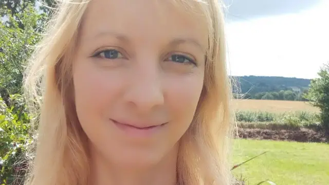 Докторка Луїза Стайлз, вільна, поліаморна 