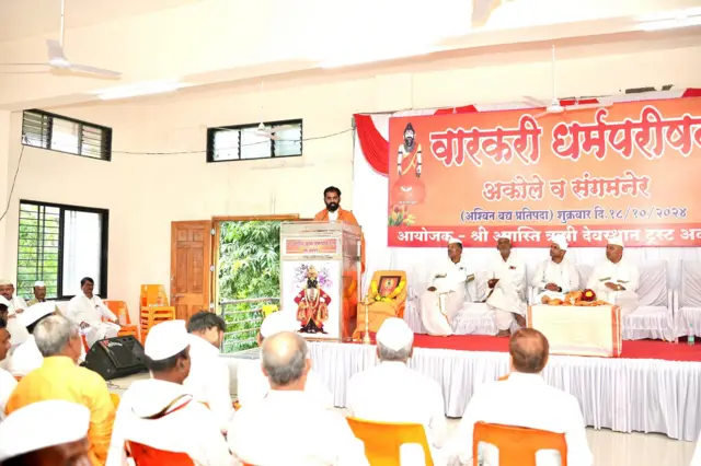 'शिवसेना धर्मवीर आध्यात्मिक सेने'कडून अनेक वारकरी धर्मपरिषदा घेण्यात आल्या.