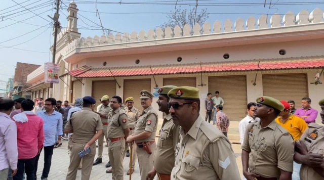 ग़ाज़ीपुर में मुख़्तार अंसारी के घर के बाहर का माहौल