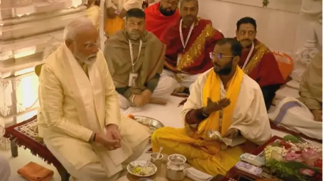 प्राणप्रतिष्ठाको कर्मकाण्डमा सहभागी हुँदै मोदी