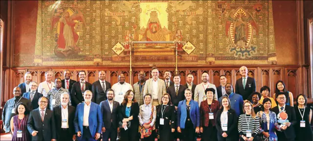 علیرضا زاکانی ردیف پایین، نفر چهارم از سمت چپ