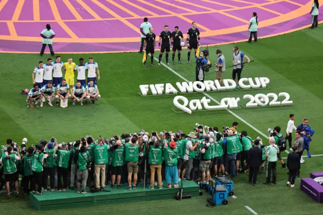 А﻿нглия менен Иран командаларынын оюнунун учурунда тартылган сүрөт