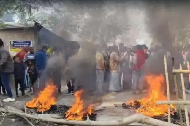 પશ્ચિમ બંગાળ એસઆઈઆર, હિંસા વિરોધ, દિનાજપુર, ફરક્કા, આગચંપી, તોડફોડ, તૃણમુલ કોંગ્રેસ, મમતા બેનર્જી, અભિષેક બેનર્જી 