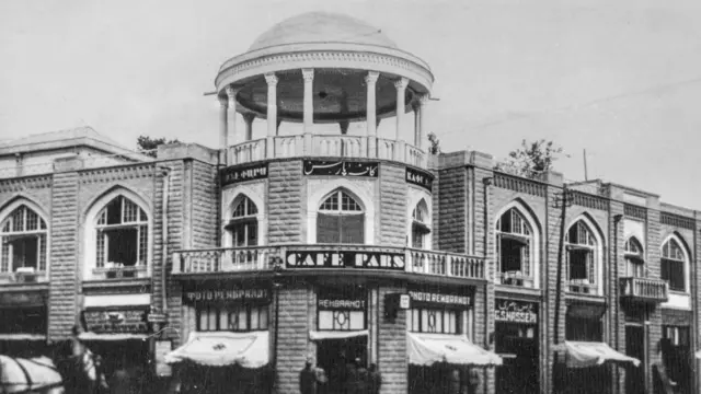 نمایی از فیلم «زمستان است»