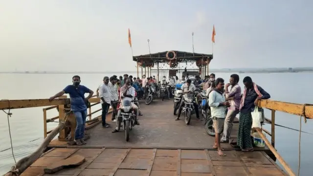 కోనసీమలో జల రవాణా ఇప్పటికీ కొనసాగుతోంది