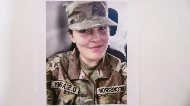 Sarah Beckstrom, de uniforme