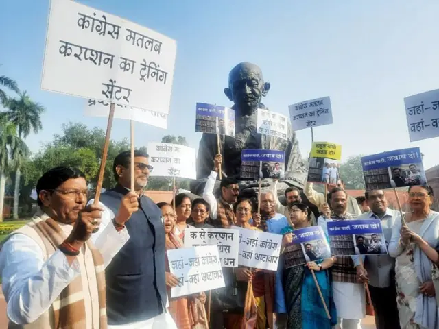 નવી દિલ્હીમાં ધીરજ સાહુ મામલે પ્રદર્શન કરી રહેલા ભાજપના સાંસદો