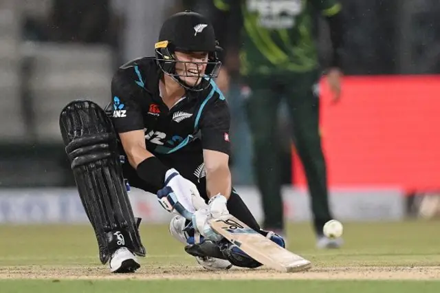 නවසීලන්ත කණ්ඩායමේ තුන් ඉරියවු ක්‍රීඩක මාර්ක් චැප්‍මන් උපත ලබා ඇත්තේ හොංකොං හිදීය.