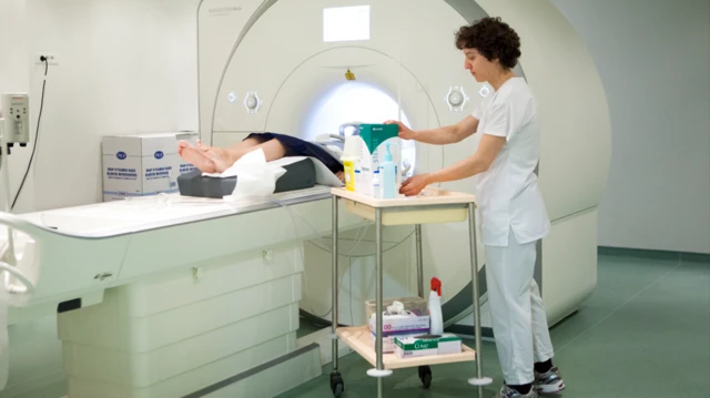 జెస్సికా మేసన్, సర్వికల్ క్యాన్సర్, వేల్స్ గవర్నమెంట్, వేల్ యూనివర్సిటీ, కార్డిఫ్