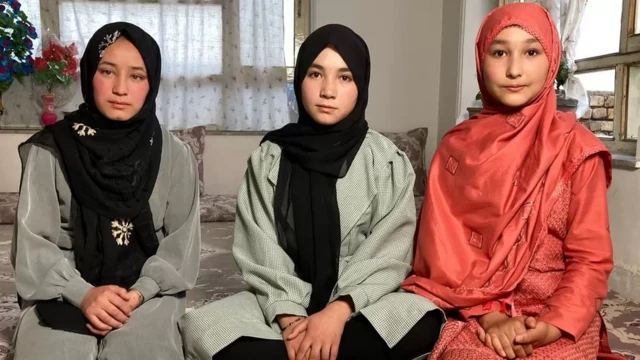 Left to right: Habiba, Mahtab and Tamana - dem all dey devastated say young women for Afghanistan no fit attend school