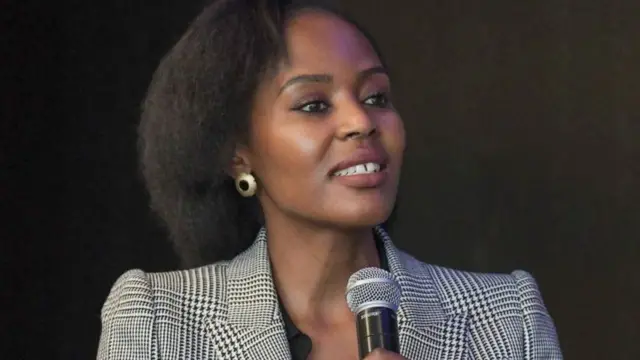 Thabi Leoka, aha akaba yafotowe mu  2019, yabaye umusobanuzi azwi cane akongera akaba n’umuhinga mu bijanye n’ubutunzi muri Afrika y’Epfo